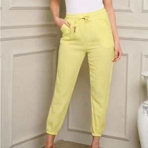WOMEN'S ELASTIC WAIST SELF TIE POCKETS JOGGER PANTS IN YELLOW